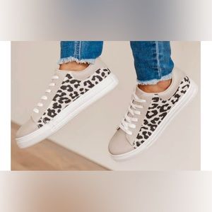 NWOT Pink Lily Dottie Taupe Leopard Print Sneakers  Size 9